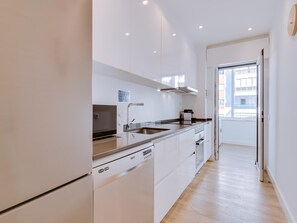 Réfrigérateur, micro-ondes, four, lave-vaisselle