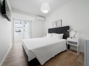 2 bedrooms, iron/ironing board, Internet, bed sheets