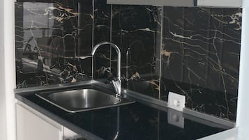 Deluxe-Zweibettzimmer, Meerblick | Eigene Küche