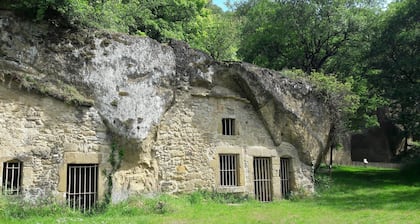 Bright, air-conditioned, quiet and pleasant house with new in-ground pool