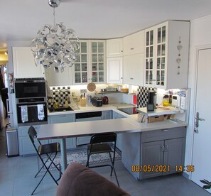 Micro-ondes, four, plaque de cuisson, lave-vaisselle