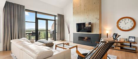 Smart TV, fireplace, stereo