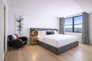 3 chambres, fer et planche à repasser, lit de bébé portatif
