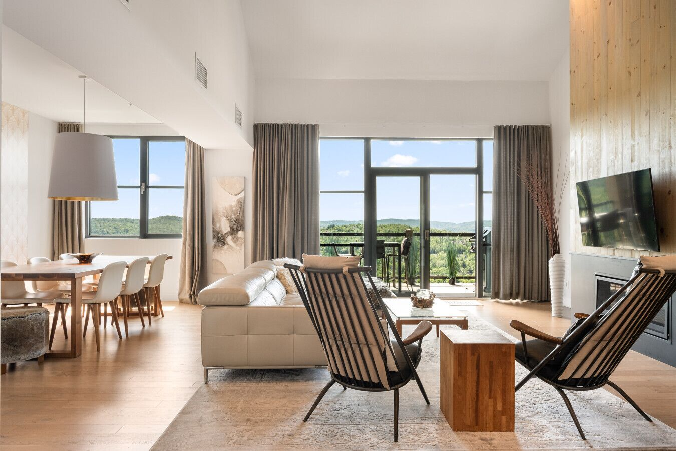 Smart TV, fireplace, stereo