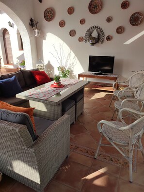 Smart TV, fireplace, ping pong, books - Villa Balneari Resort. Vacaciones en Familia y amigos Piscina Tenis Golf, Futbol (Rustical Balneario. Mont-roig del Camp)