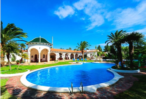 Villa Balneari Resort. Vacaciones en Familia y amigos Piscina Tenis Golf, Futbol