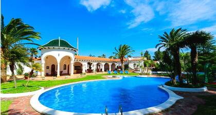 Villa Balneari Resort. Vacaciones en Familia y amigos Piscina Tenis Golf, Futbol