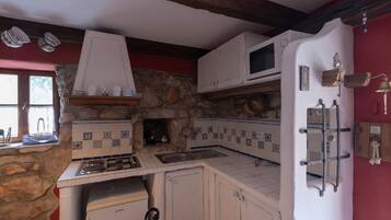 Romantisches Haus | Eigene Küche | Kühlschrank, Mikrowelle, Ofen, Herdplatte
