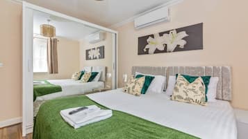 House | 5 bedrooms, iron/ironing board, travel cot, free WiFi