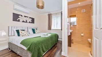 Rumah | 5 kamar tidur, setrika/meja setrika, tempat tidur bayi, dan Wi-Fi gratis