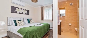 Large 5BR Home in Bedford Ideal for big Groups