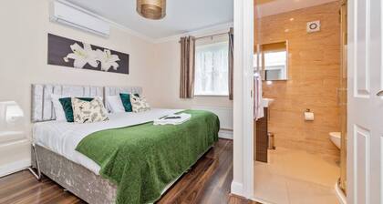 Large 5BR Home in Bedford Ideal for big Groups