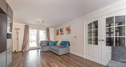 Large 5BR Home in Bedford Ideal for big Groups