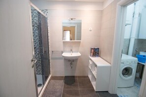 Apartment (A1) | Bathroom