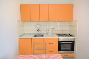 Køleskab, ovn, kogeplade, opvaskemaskine