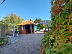 BBQ/picnic area - Apartments Fam Tomasic (Baska)