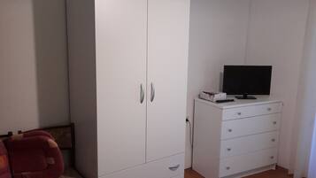 Studio (A3) | 4 bedrooms, free WiFi