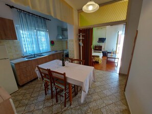 Apartment (A1) | Private kitchen | Fridge, oven, stovetop, espresso maker - Apartments Fam Tomasic (Baska)