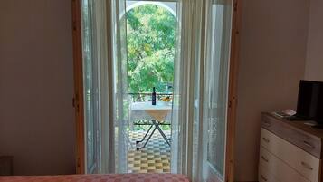 Studio (A2) | 4 bedrooms, free WiFi