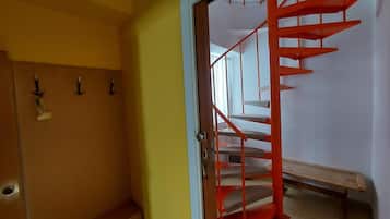 Apartemen (A4) | Tangga