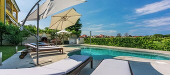 Apartments Pool