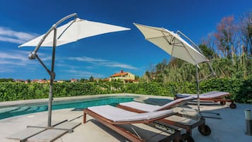 حمّام سباحة خارجي