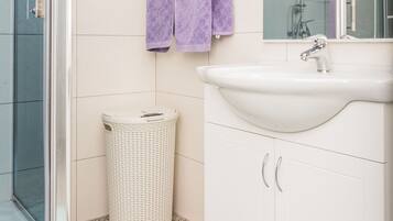Apartment (A1) | Bathroom