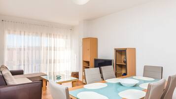 Apartment (A2) | Dining