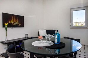 Apartment (A3) | Dining