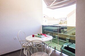 Apartemen (A1) | Teras/patio