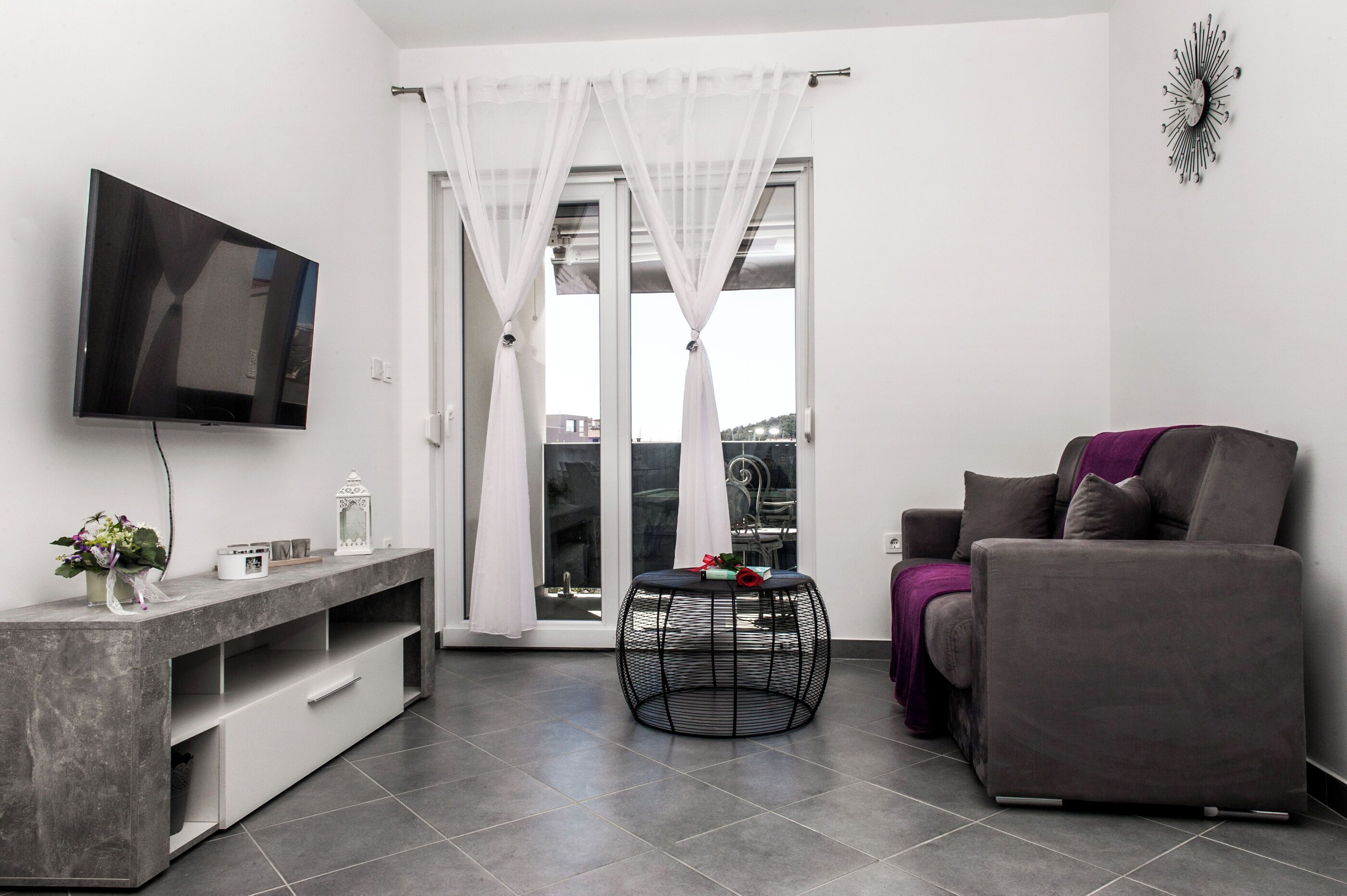 Apartment (A2) | Television