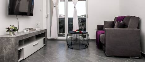 Apartment (A2) | Television