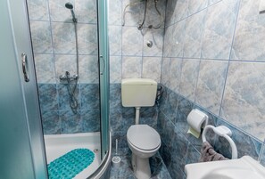 Bathroom | Shower