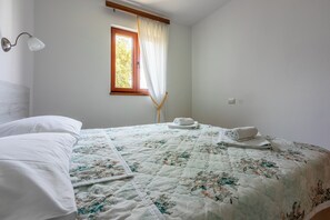 Casa | 3 habitaciones, tabla de planchar con plancha y wifi gratis 