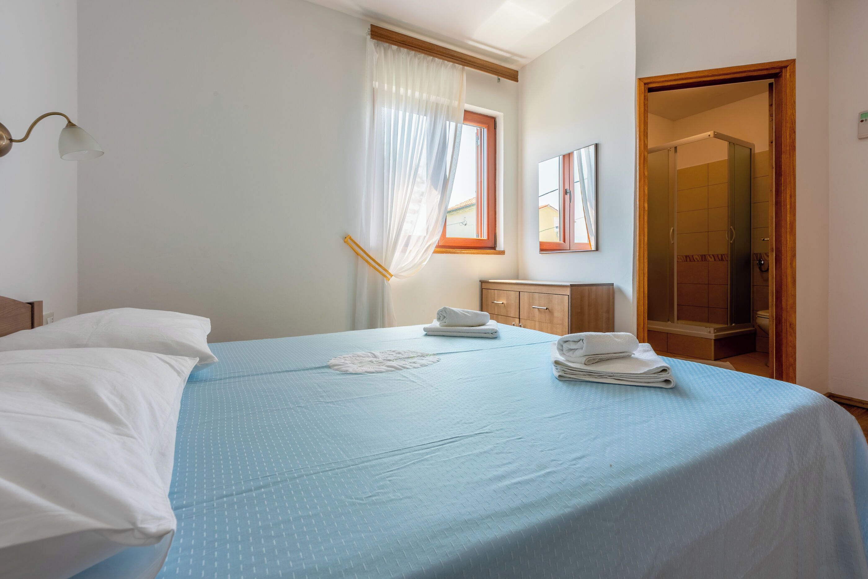 Casa | 3 habitaciones, tabla de planchar con plancha y wifi gratis 