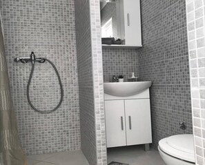 Bathroom | Shower