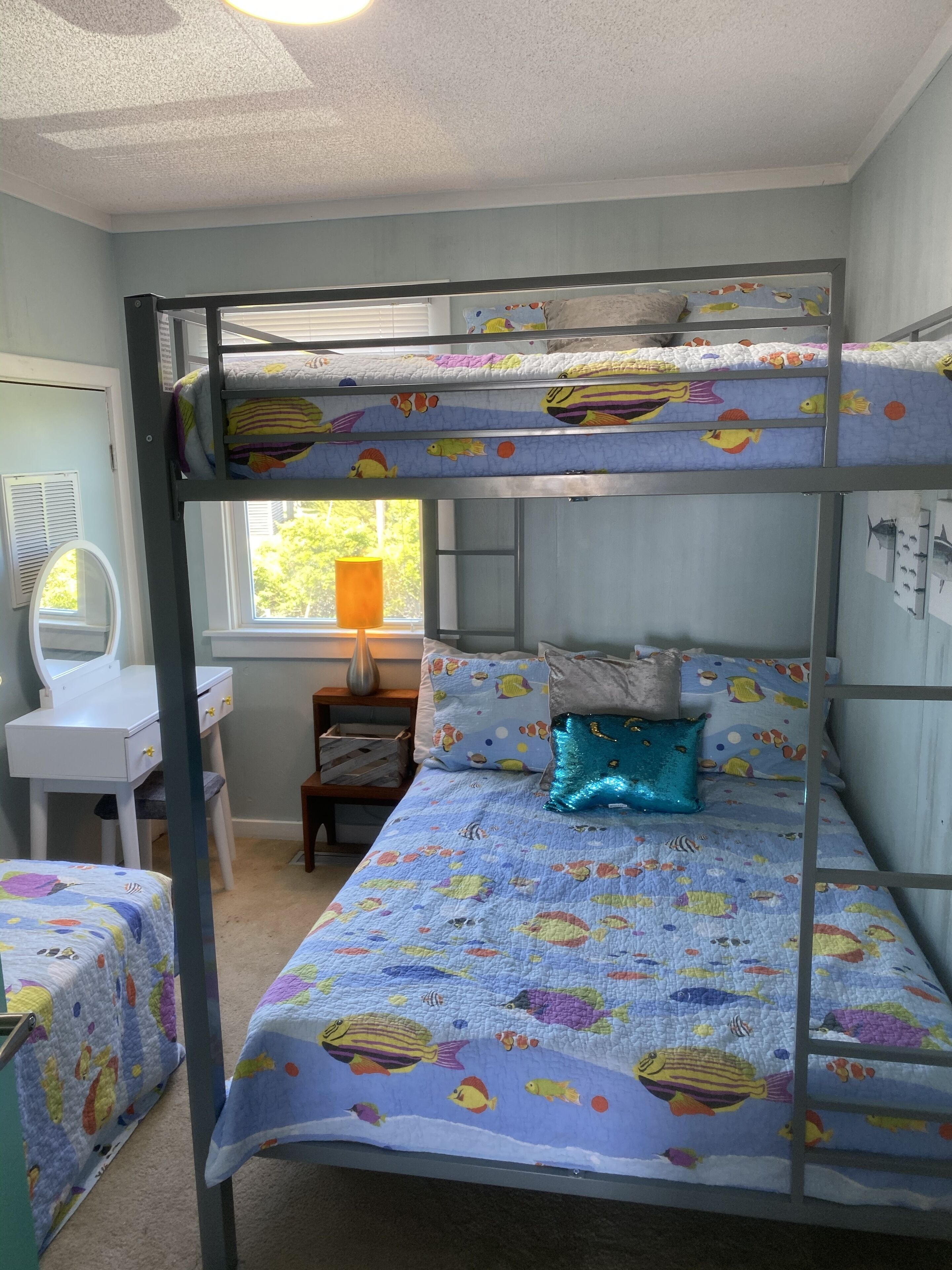 4 bedrooms, desk, iron/ironing board, free WiFi