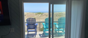 OCEANFRONT- Hatteras Island/Salvo: 2 Primaries, Hot Tub, Large Open Living Space