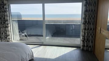 5 bedrooms, iron/ironing board, WiFi, bed sheets