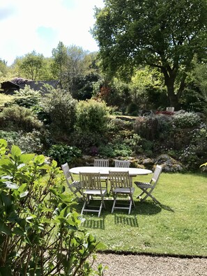 Outdoor dining - Holiday home LES TIARELLES (Commana)