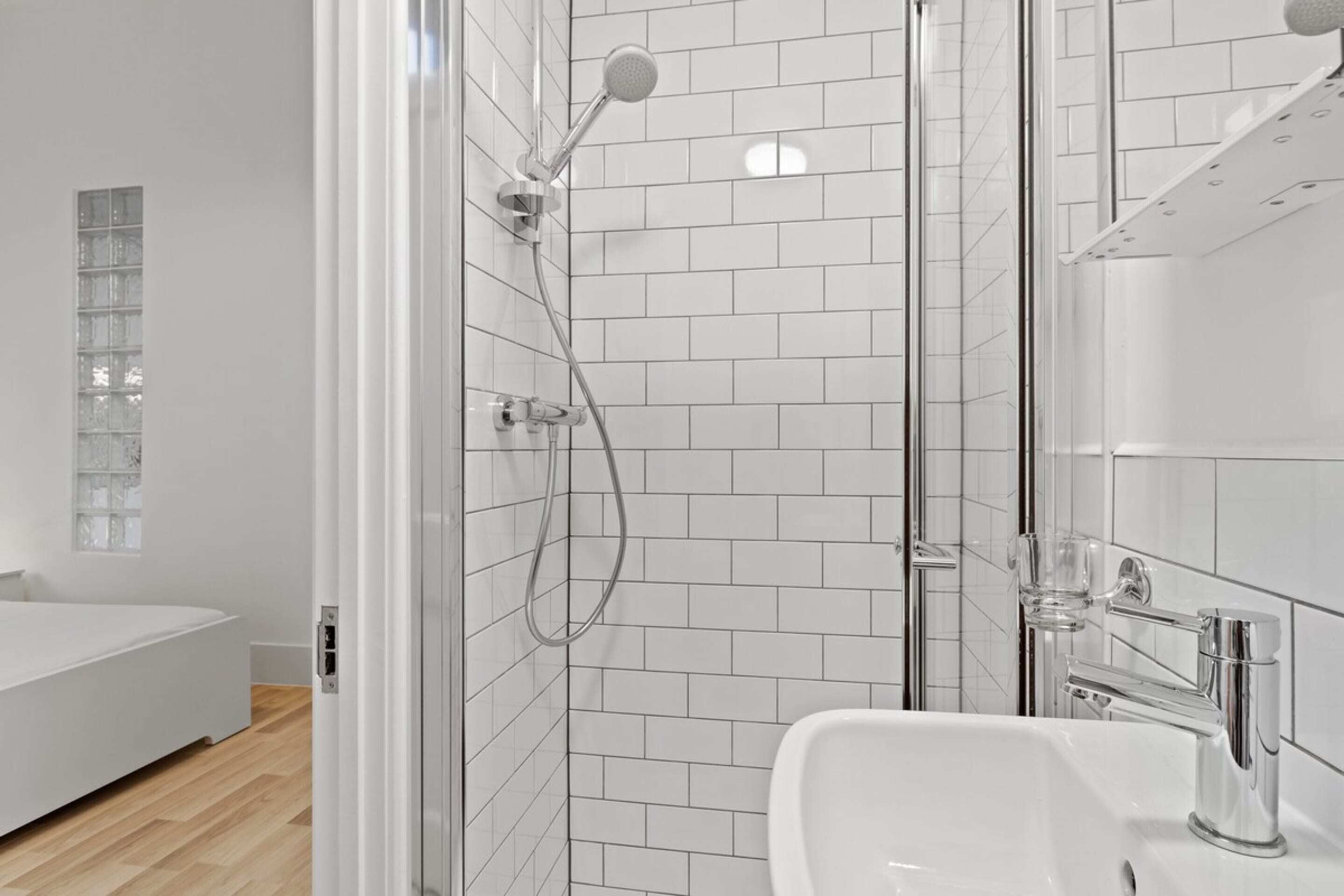 Refined, Light 1 Bed Apt w Balcony in Brixton