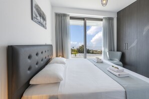 3 bedrooms, in-room safe, iron/ironing board, free WiFi - Protaras Royal Pearl Villa 7 (Protaras)