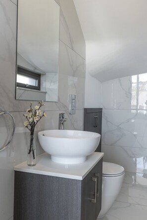 Shower, hair dryer, towels - Protaras Royal Pearl Villa 7 (Protaras)