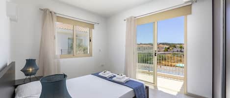 4 bedrooms, in-room safe, iron/ironing board, free WiFi