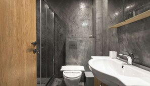 City Apartment | Bathroom | Shower, towels - Railway Nilie Hospitality MGMT (Thessaloniki)