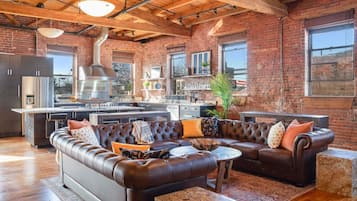 Smart TV, table tennis