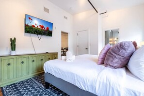 3 bedrooms, desk, iron/ironing board, WiFi