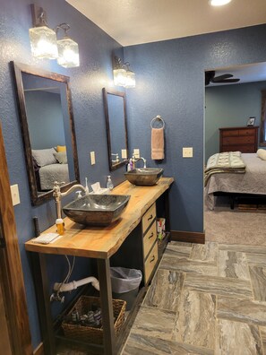 3 bedrooms, iron/ironing board, travel cot, WiFi