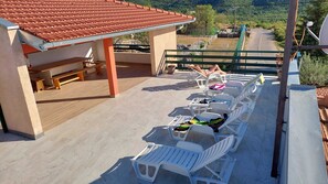 Vila (Five Bedroom Villa with Pool) | Fachada