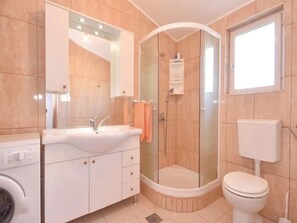 Villa (Five Bedroom Villa with Pool) | Salle de bain | Serviettes fournies
